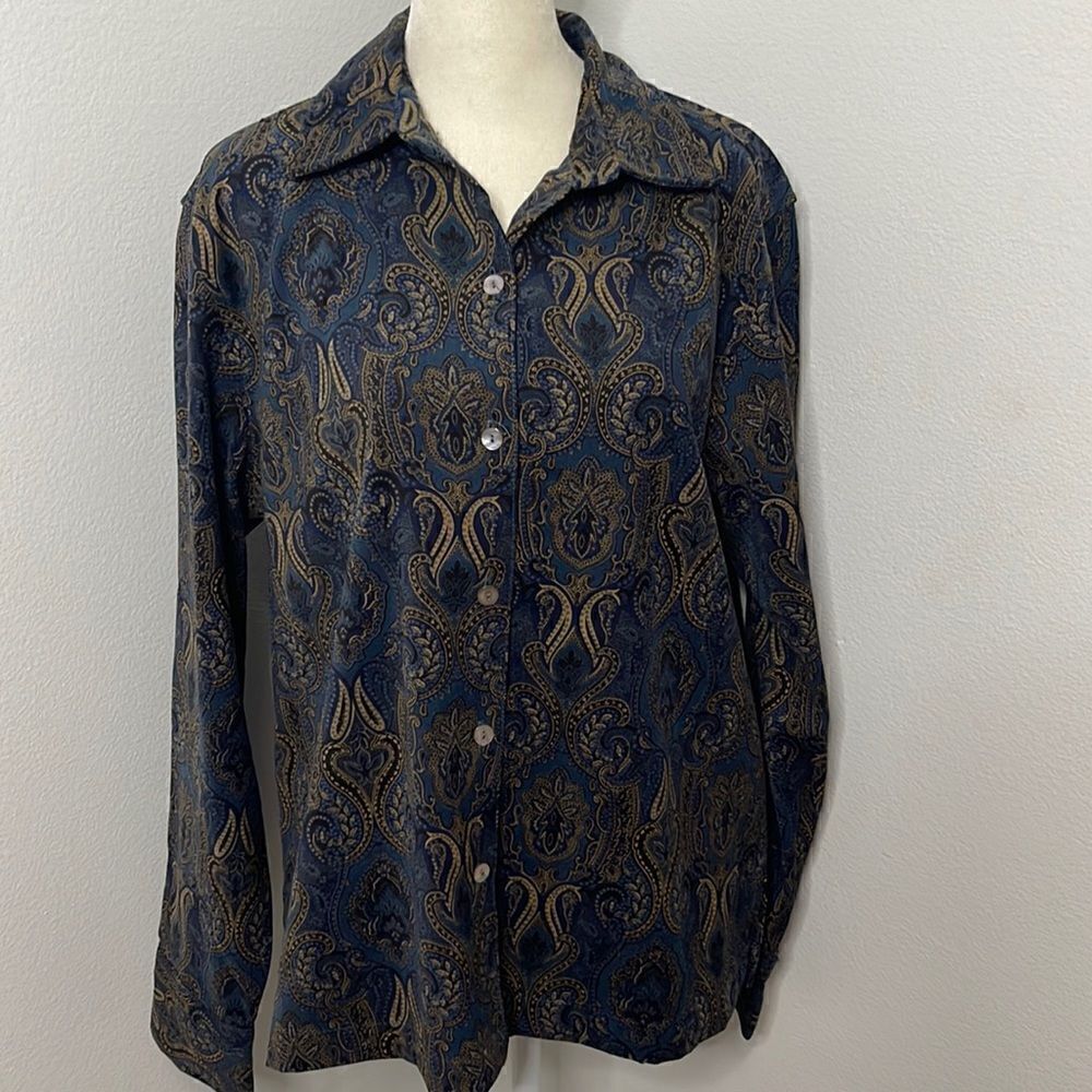 Caribbean Joe button down blouse. Silky velvety soft. Heavy weighted. Size large